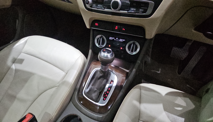 2015 Audi Q3 35TDI PREMIUM PLUS, Diesel, Automatic, 71,000 km, Gear Lever