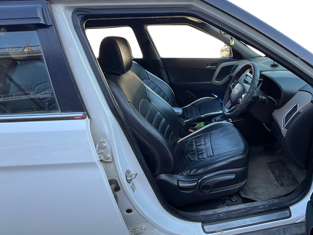 2015 Hyundai Creta SX PLUS AT 1.6 DIESEL, Diesel, Automatic, 79,420 km, Right Side Front Door Cabin