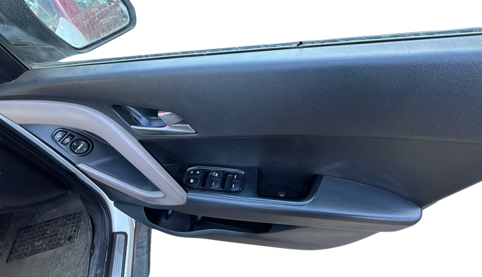 2015 Hyundai Creta SX PLUS AT 1.6 DIESEL, Diesel, Automatic, 79,420 km, Driver Side Door Panel Controls