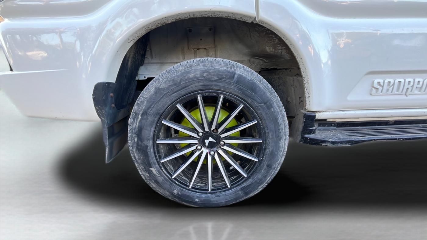2016 Mahindra Scorpio S6 PLUS, Diesel, Manual, 87,924 km, Right Rear Wheel