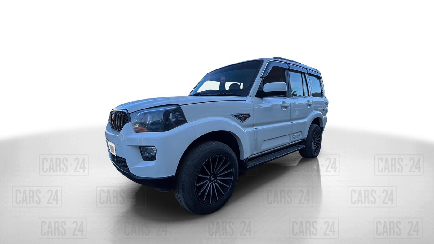 2016 Mahindra Scorpio S6 PLUS, Diesel, Manual, 87,924 km, Left Front Diagonal