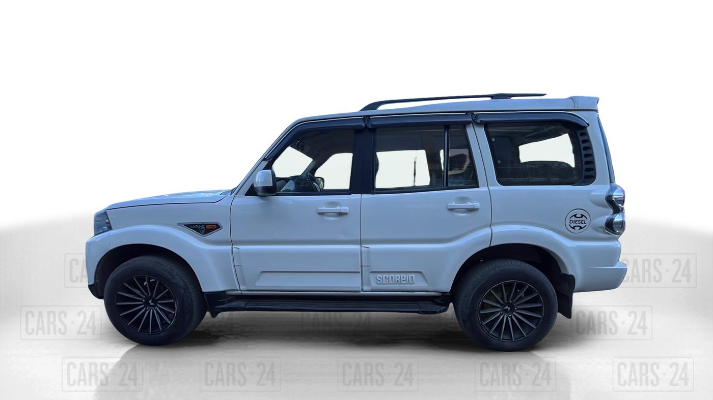 2016 Mahindra Scorpio S6 PLUS, Diesel, Manual, 87,924 km, Left Side