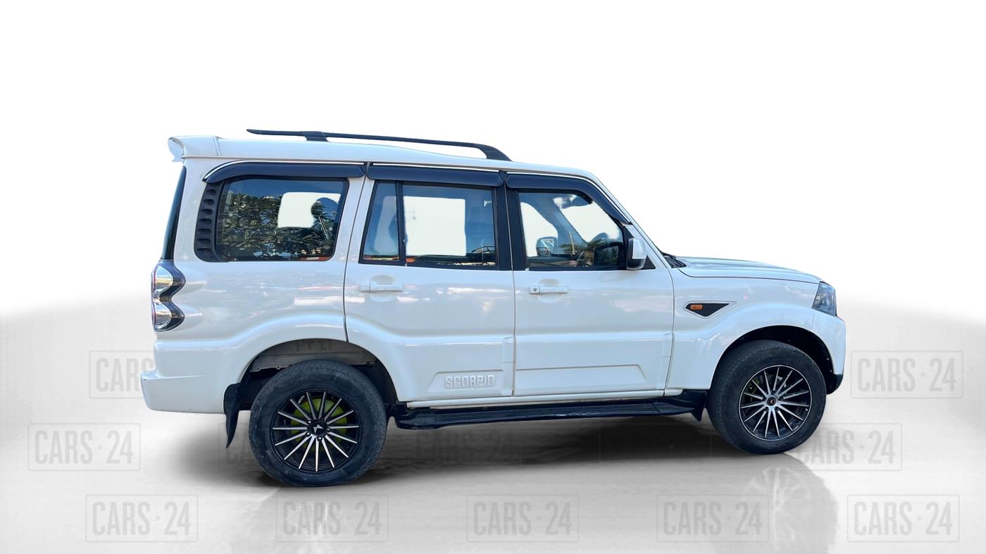 2016 Mahindra Scorpio S6 PLUS, Diesel, Manual, 87,924 km, Right Side View