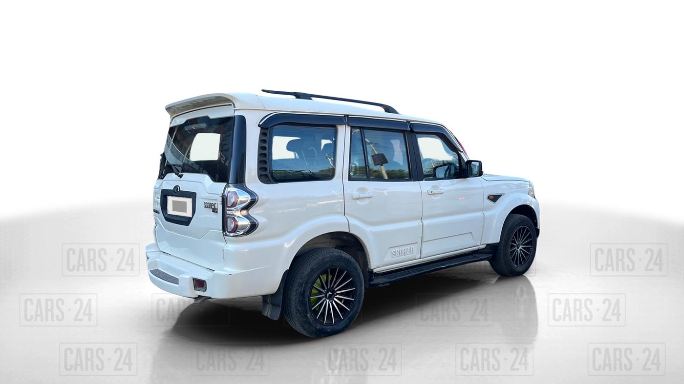 2016 Mahindra Scorpio S6 PLUS, Diesel, Manual, 87,924 km, Right Back Diagonal