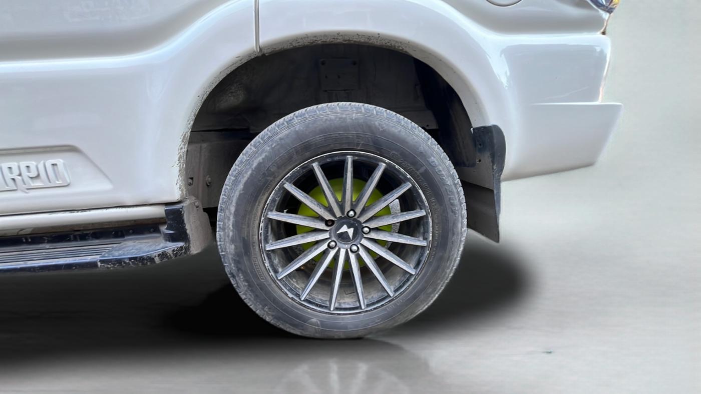 2016 Mahindra Scorpio S6 PLUS, Diesel, Manual, 87,924 km, Left Rear Wheel