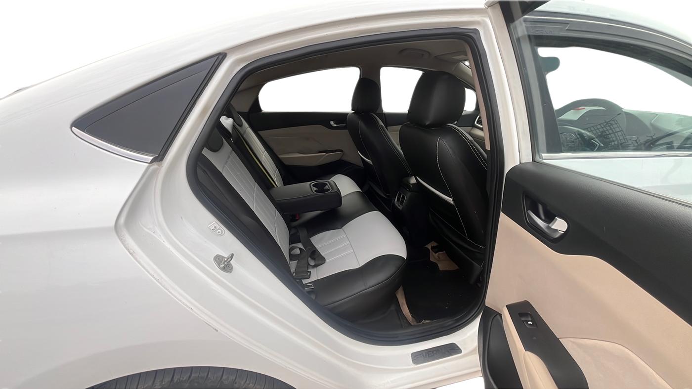 2018 Hyundai Verna 1.6 CRDI SX, Diesel, Manual, 69,347 km, Right Side Rear Door Cabin