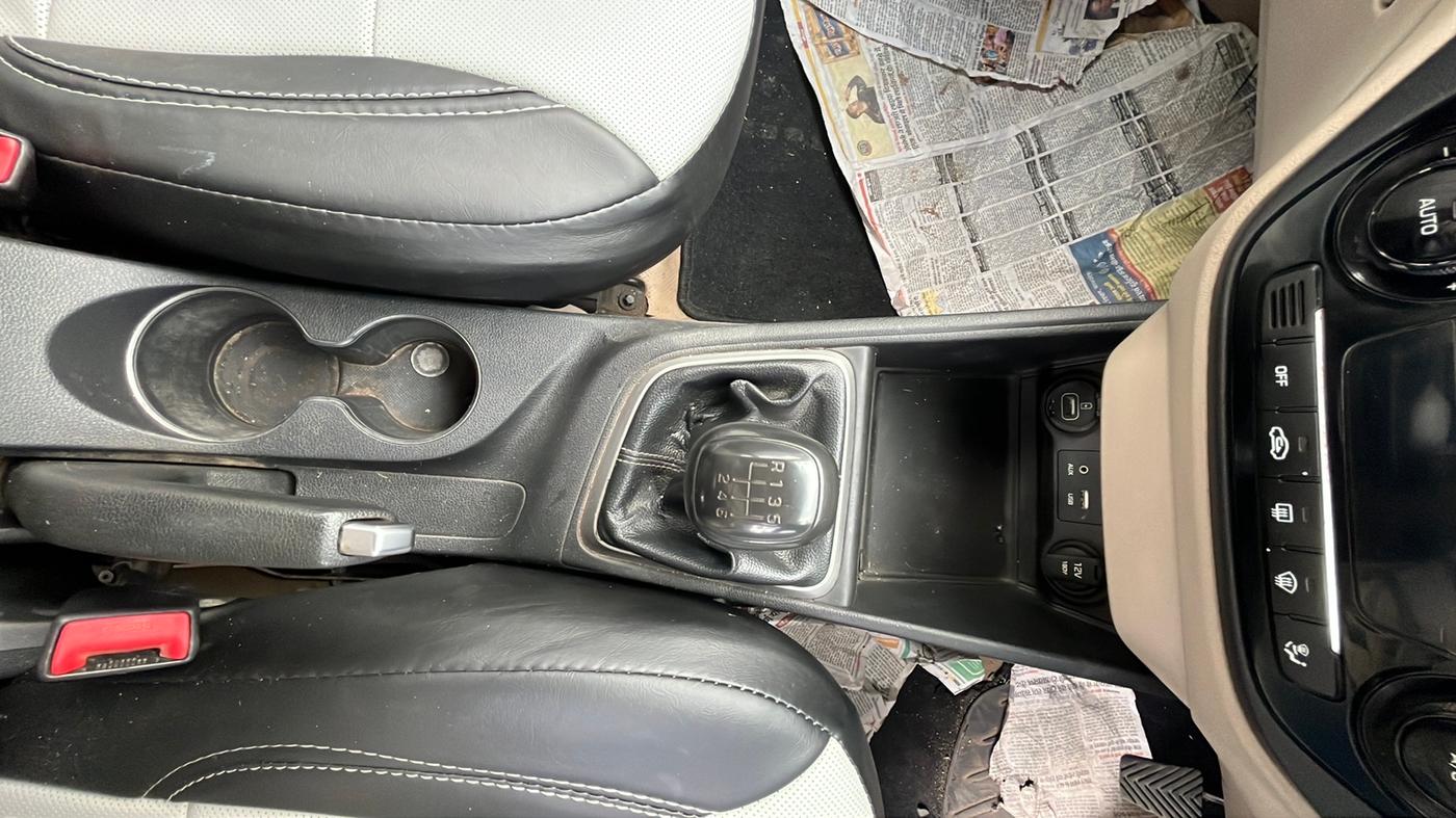 2018 Hyundai Verna 1.6 CRDI SX, Diesel, Manual, 69,347 km, Gear Lever