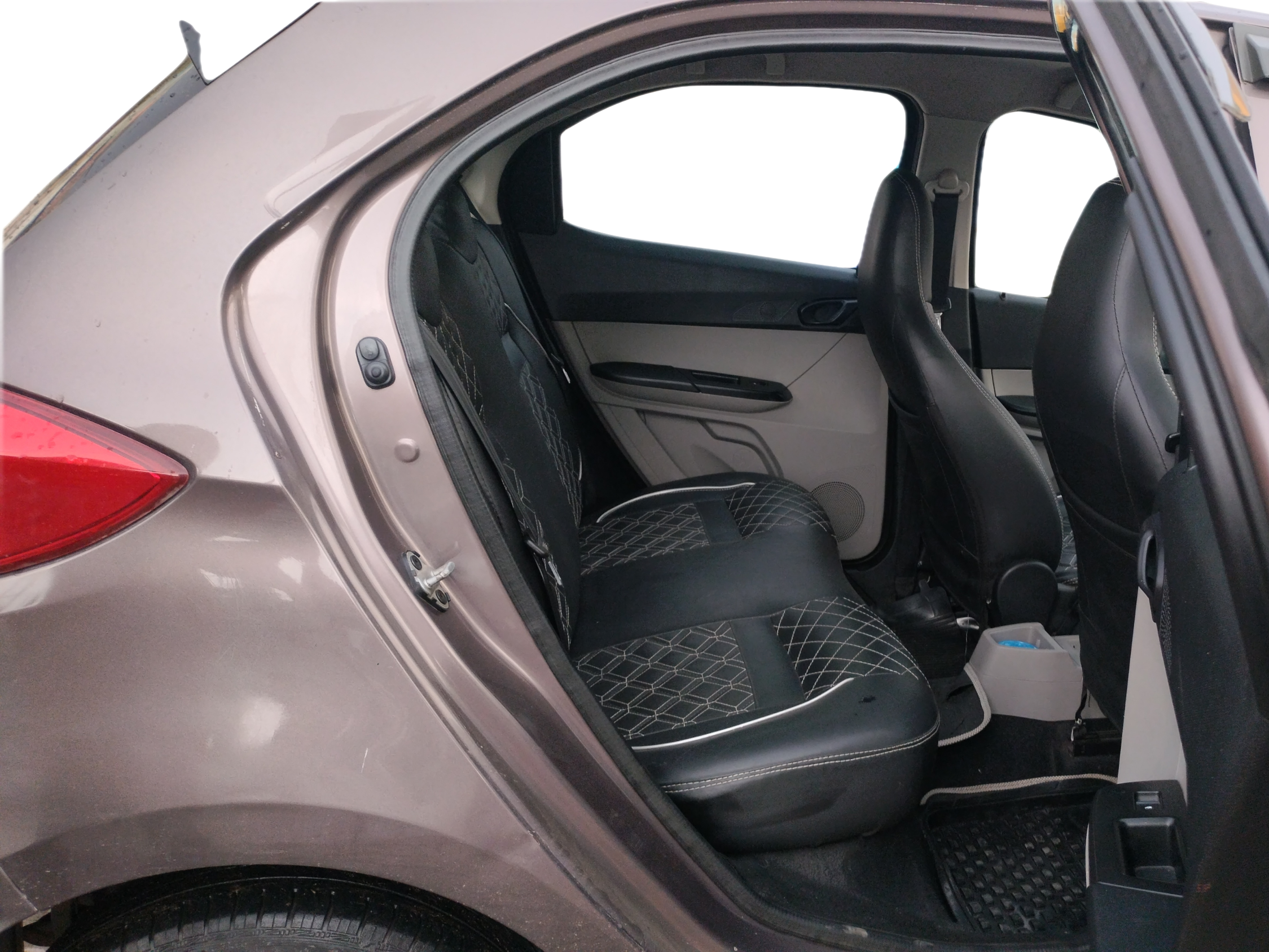 2017 Tata Tiago XT PETROL, Petrol, Manual, 65,439 km, Right Side Rear Door Cabin