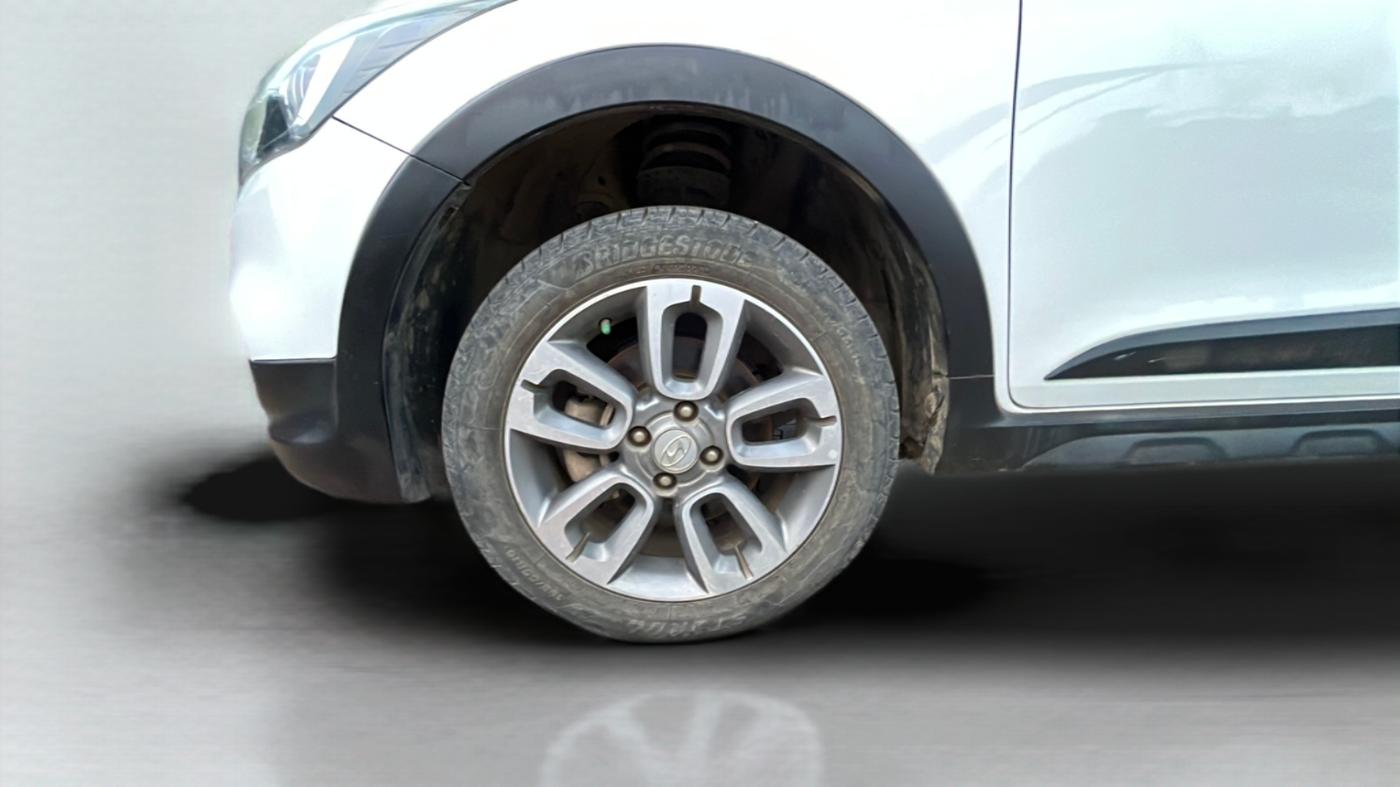 2017 Hyundai i20 Active 1.2 S, Petrol, Manual, 61,001 km, Left Front Wheel