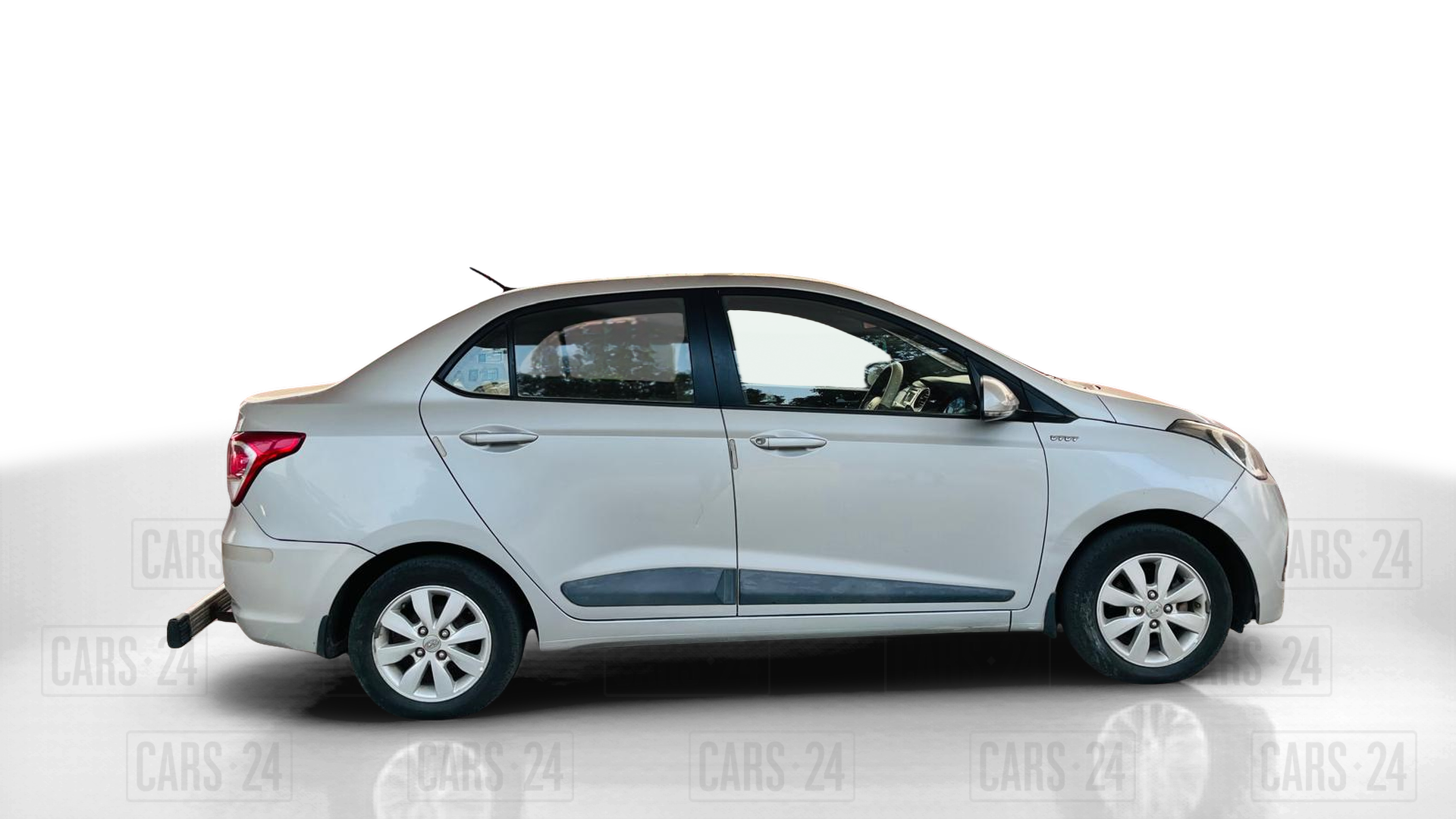 2014 Hyundai Xcent S (O) 1.2, Petrol, Manual, 31,000 km, Right Side View