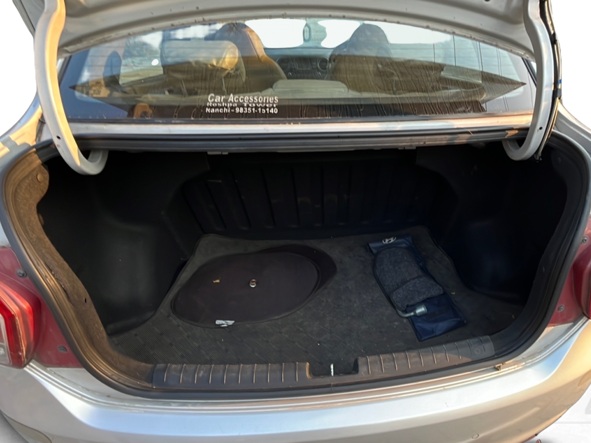 2014 Hyundai Xcent S (O) 1.2, Petrol, Manual, 31,000 km, Boot Inside