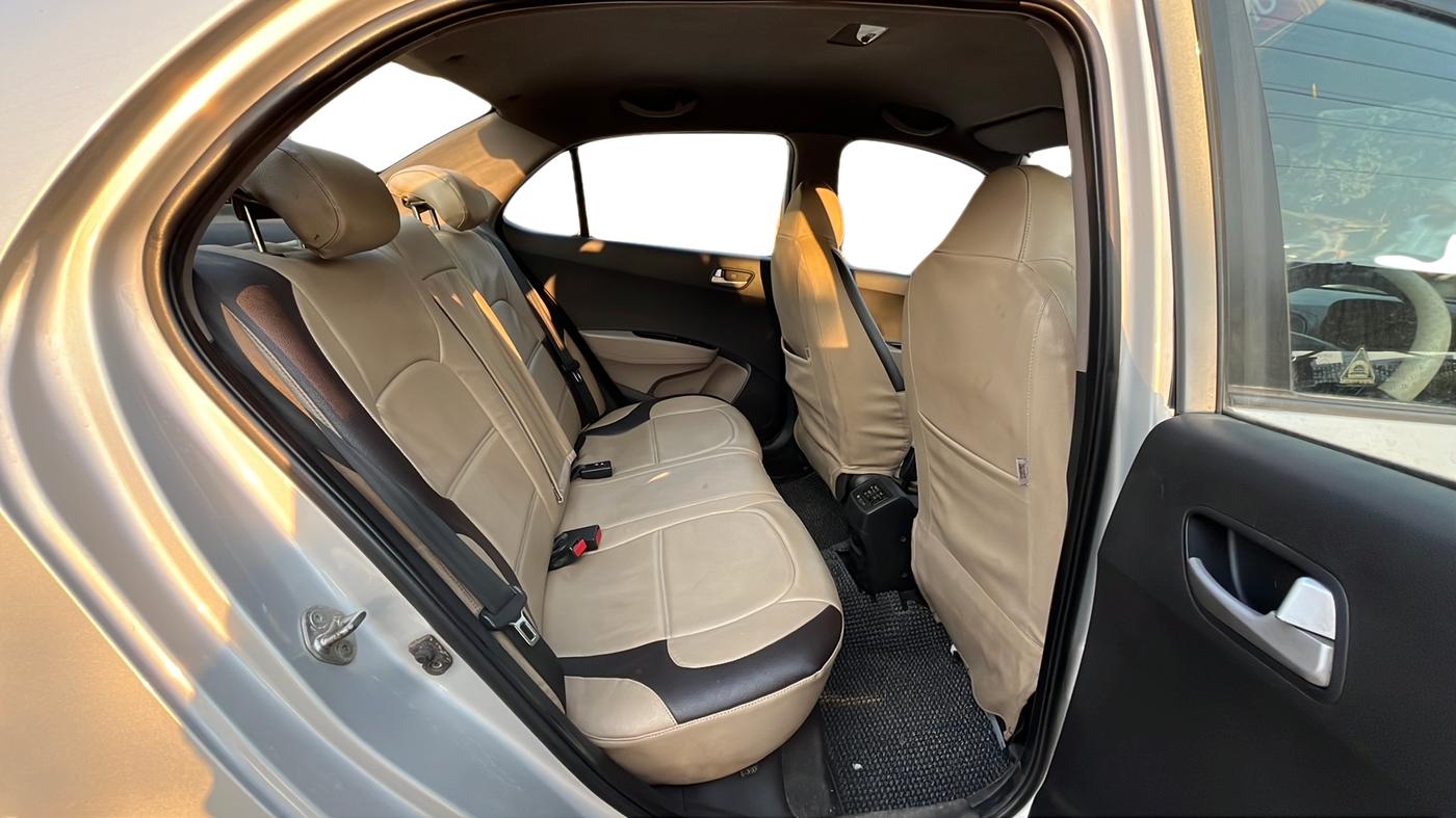 2014 Hyundai Xcent S (O) 1.2, Petrol, Manual, 31,000 km, Right Side Rear Door Cabin