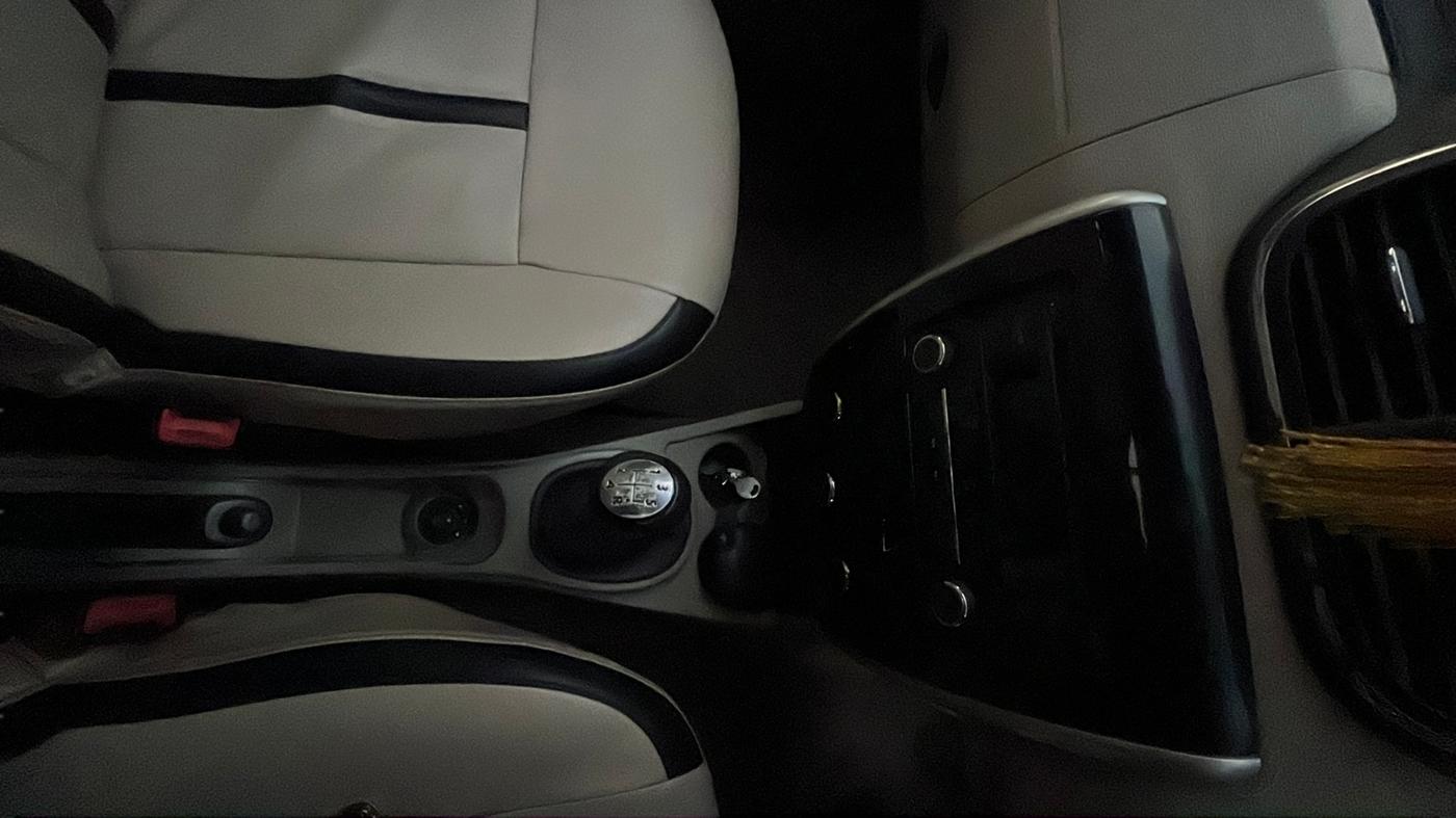 2013 Nissan Terrano XL D PLUS, Diesel, Manual, 65,009 km, Gear Lever