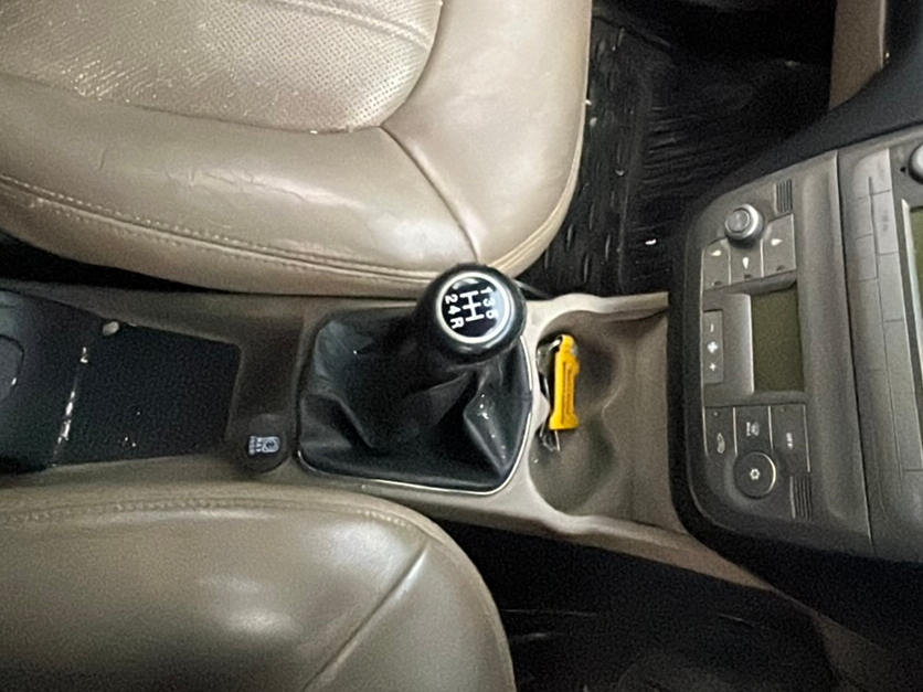 2011 Fiat Linea T JET PLUS, Petrol, Manual, 52,000 km, Gear Lever