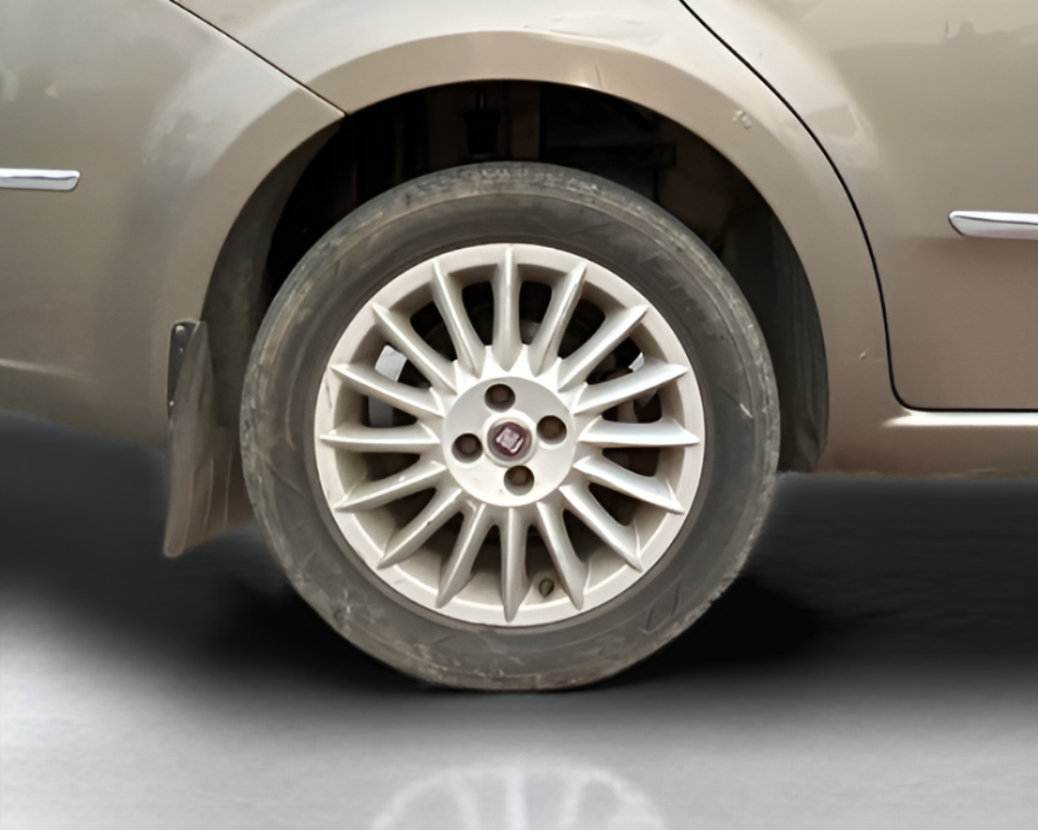 2011 Fiat Linea T JET PLUS, Petrol, Manual, 52,000 km, Right Rear Wheel