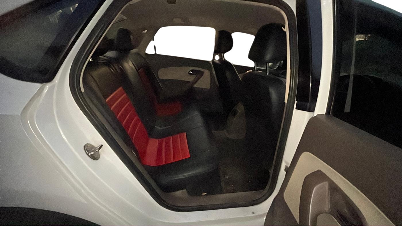 2011 Skoda Rapid 1.6 MPI ACTIVE, Petrol, Manual, 52,000 km, Right Side Rear Door Cabin