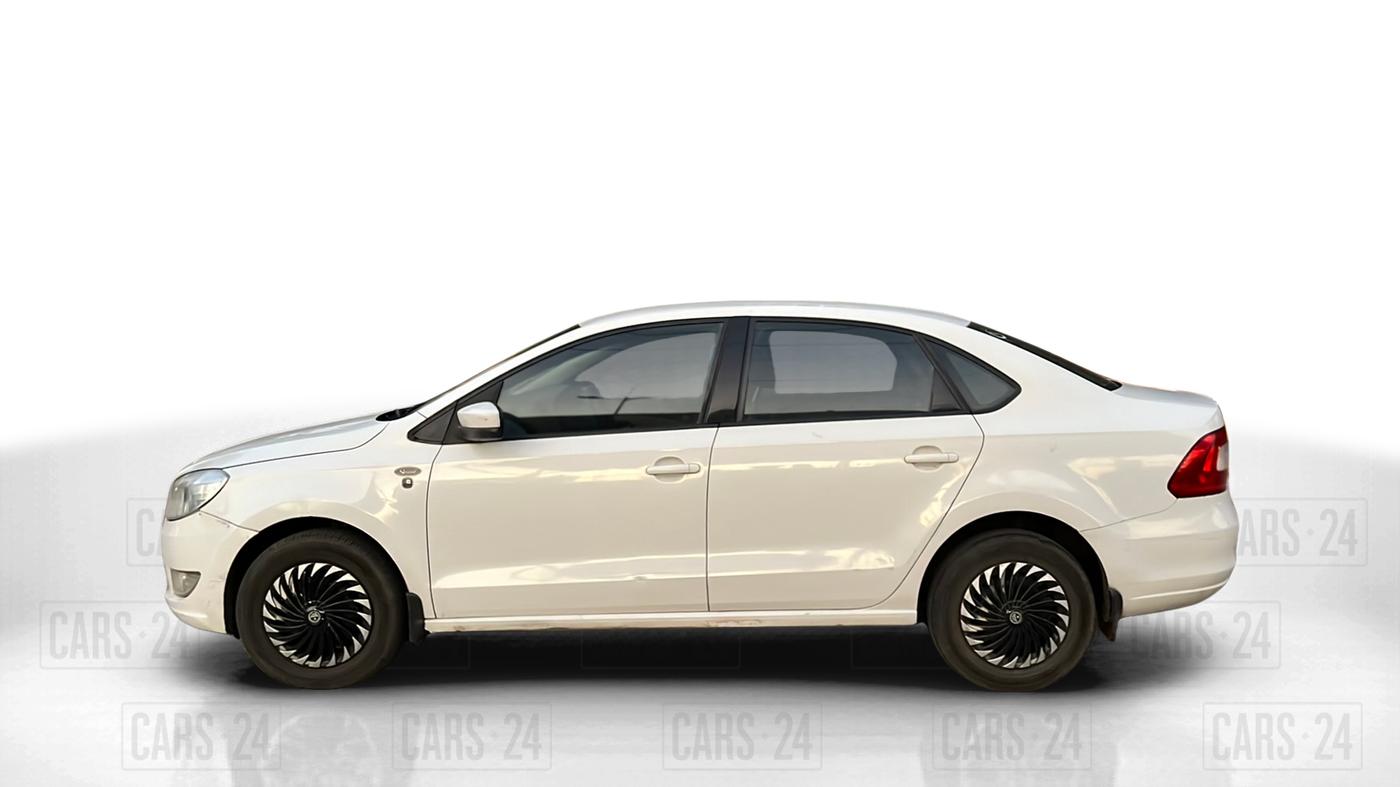 2011 Skoda Rapid 1.6 MPI ACTIVE, Petrol, Manual, 52,000 km, Left Side