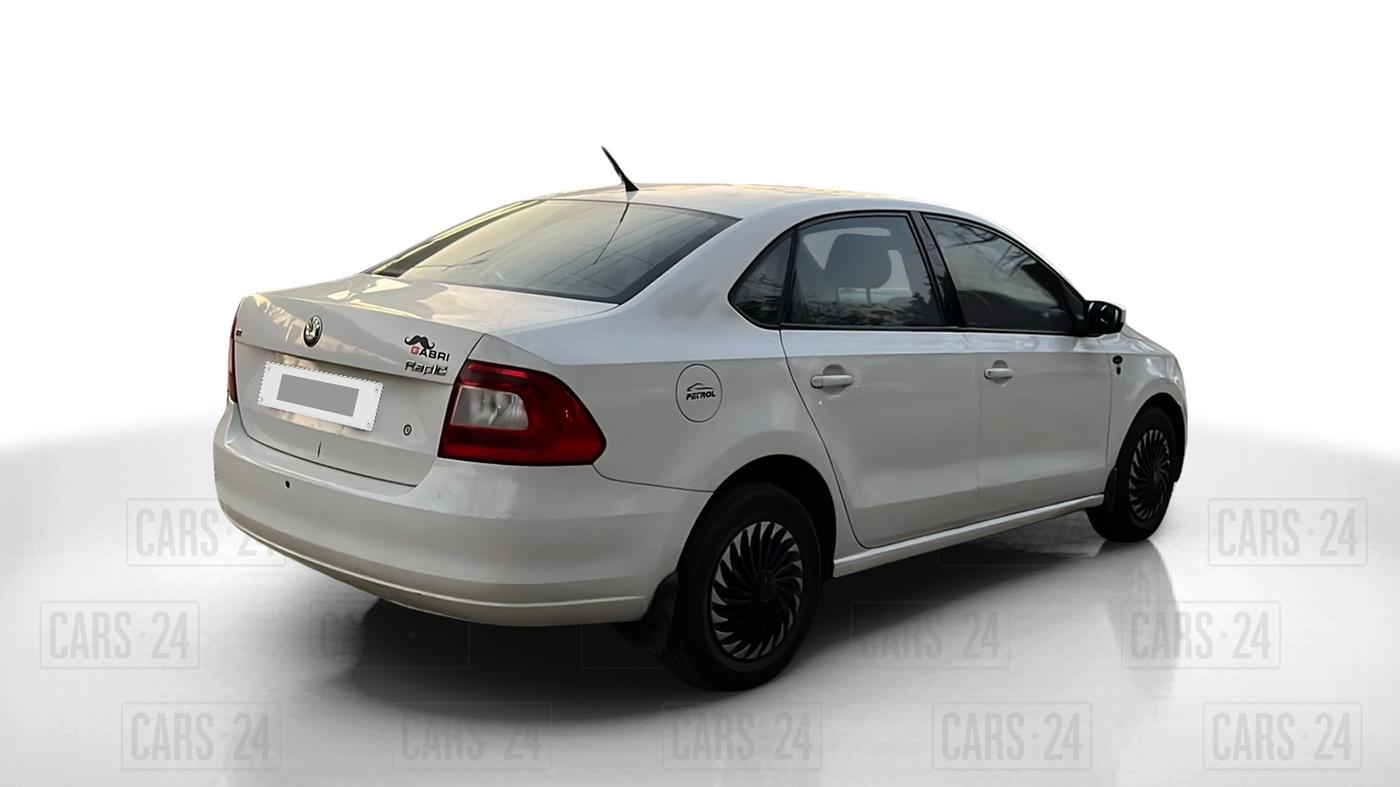2011 Skoda Rapid 1.6 MPI ACTIVE, Petrol, Manual, 52,000 km, Right Back Diagonal