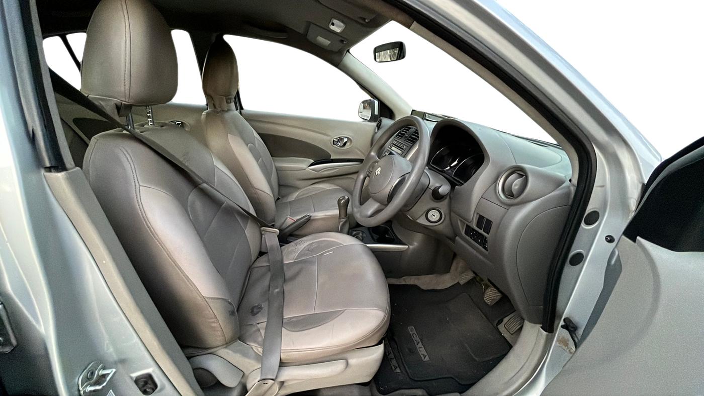 2013 Renault Scala RXL DIESEL, Diesel, Manual, 68,000 km, Right Side Front Door Cabin