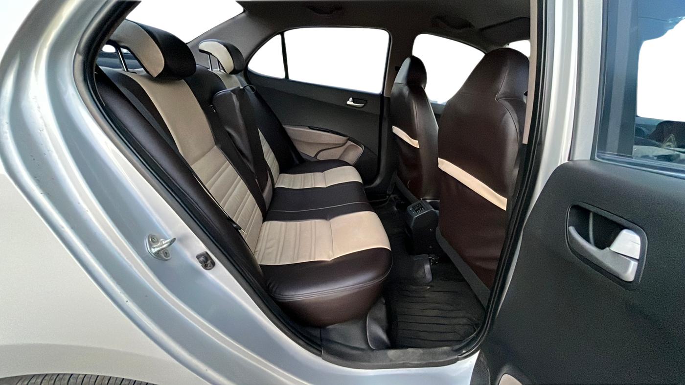 2014 Hyundai Xcent S (O) 1.2, Petrol, Manual, 62,000 km, Right Side Rear Door Cabin