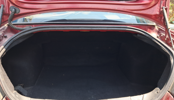 2010 Fiat Linea EMOTION 1.4, Petrol, Manual, 68,000 km, Boot Inside