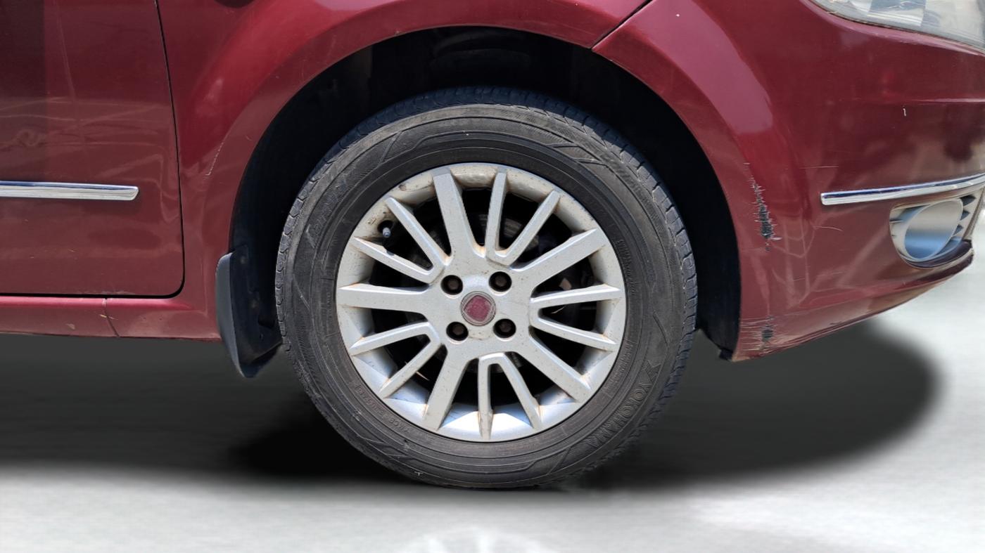 2010 Fiat Linea EMOTION 1.4, Petrol, Manual, 68,000 km, Right Front Wheel
