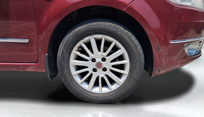 2010 Fiat Linea EMOTION 1.4, Petrol, Manual, 68,000 km, Right Front Wheel