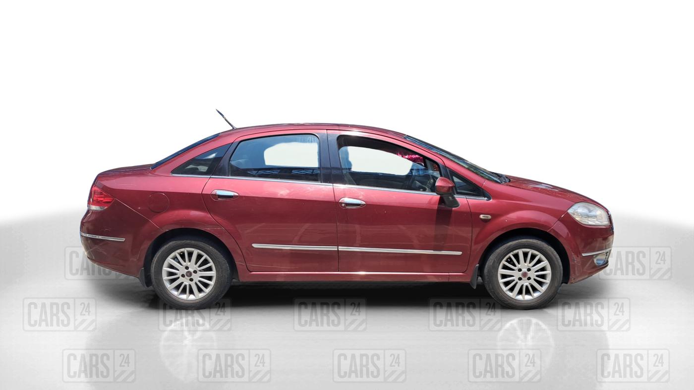 2010 Fiat Linea EMOTION 1.4, Petrol, Manual, 68,000 km, Right Side View
