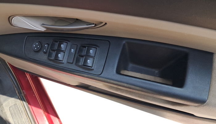 2010 Fiat Linea EMOTION 1.4, Petrol, Manual, 68,000 km, Driver Side Door Panel Controls