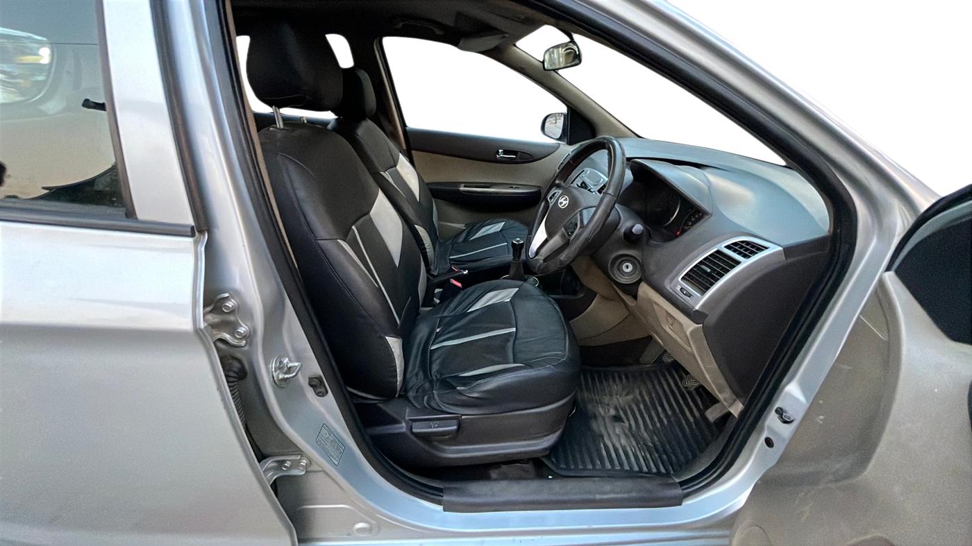 2010 Hyundai i20 SPORTZ (O) 1.2, Petrol, Manual, 78,842 km, Right Side Front Door Cabin