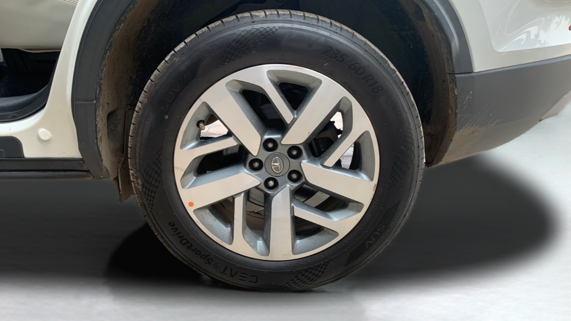 2021 Tata Safari XZ PLUS, Diesel, Manual, 91,076 km, Left Rear Wheel