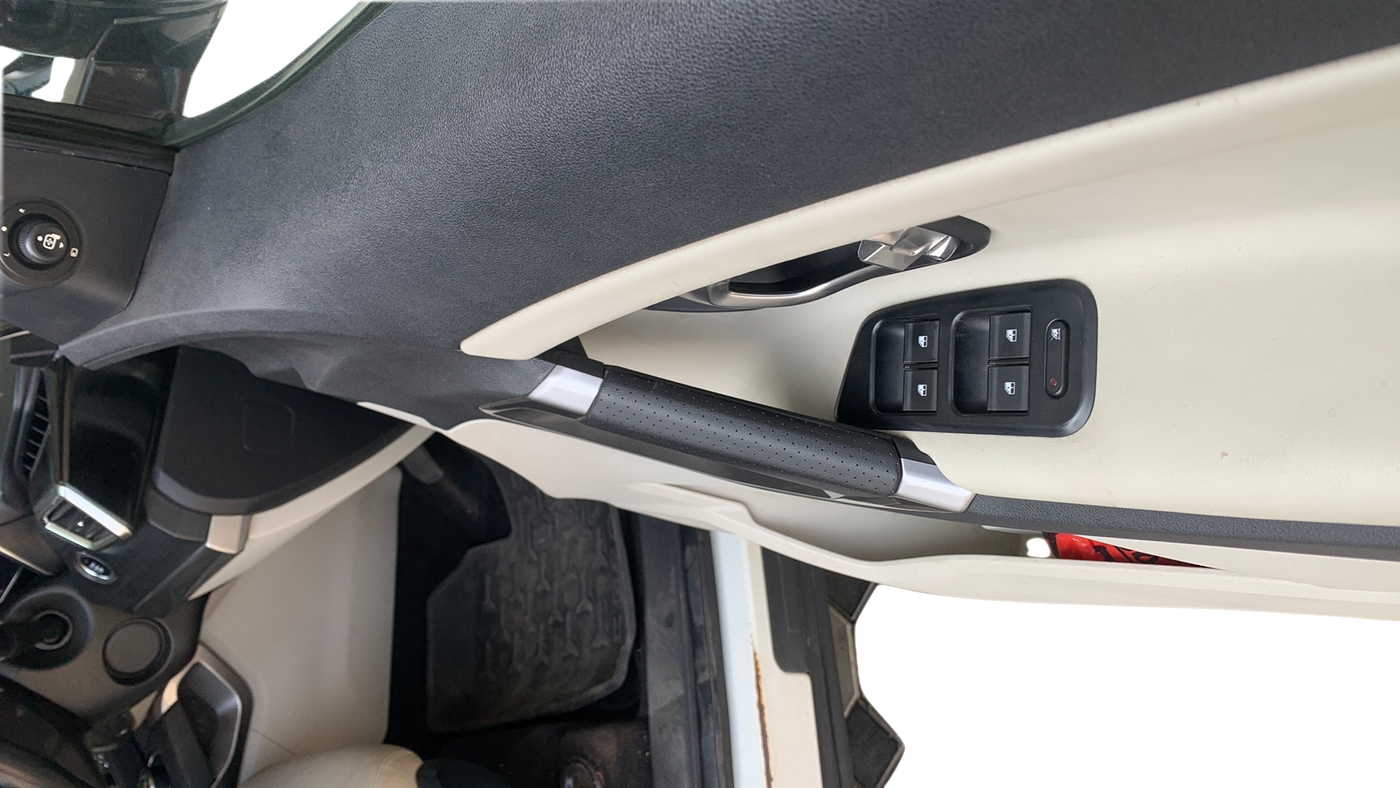 2021 Tata Safari XZ PLUS, Diesel, Manual, 91,076 km, Driver Side Door Panel Controls