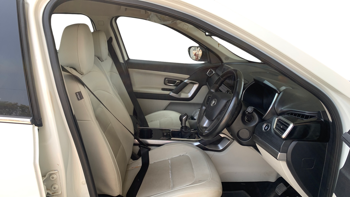 2021 Tata Safari XZ PLUS, Diesel, Manual, 91,076 km, Right Side Front Door Cabin