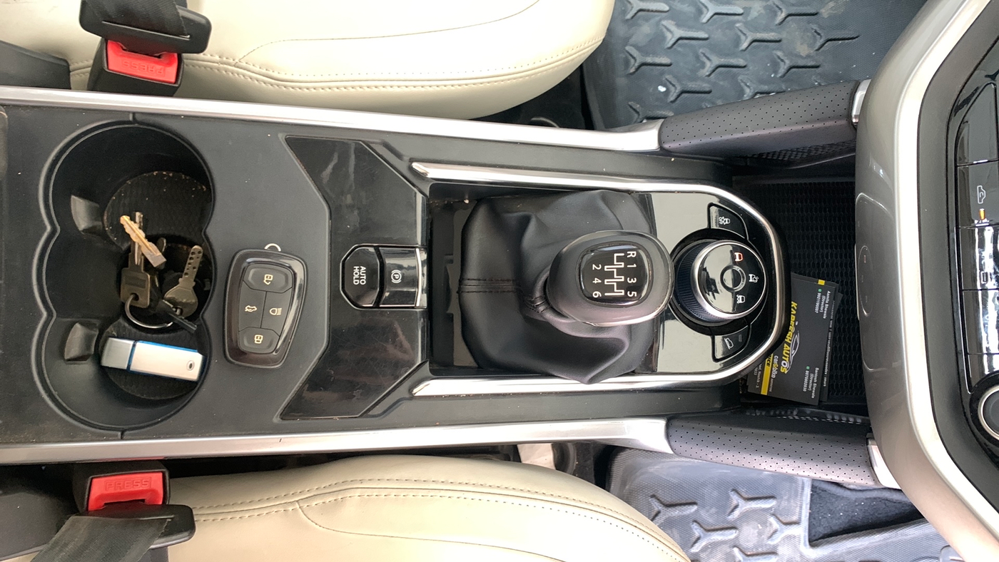 2021 Tata Safari XZ PLUS, Diesel, Manual, 91,076 km, Gear Lever