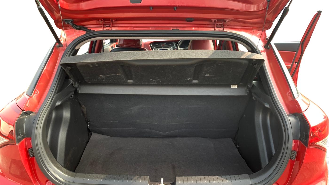 2016 Hyundai Elite i20 MAGNA 1.4 CRDI, Diesel, Manual, 56,344 km, Boot Inside