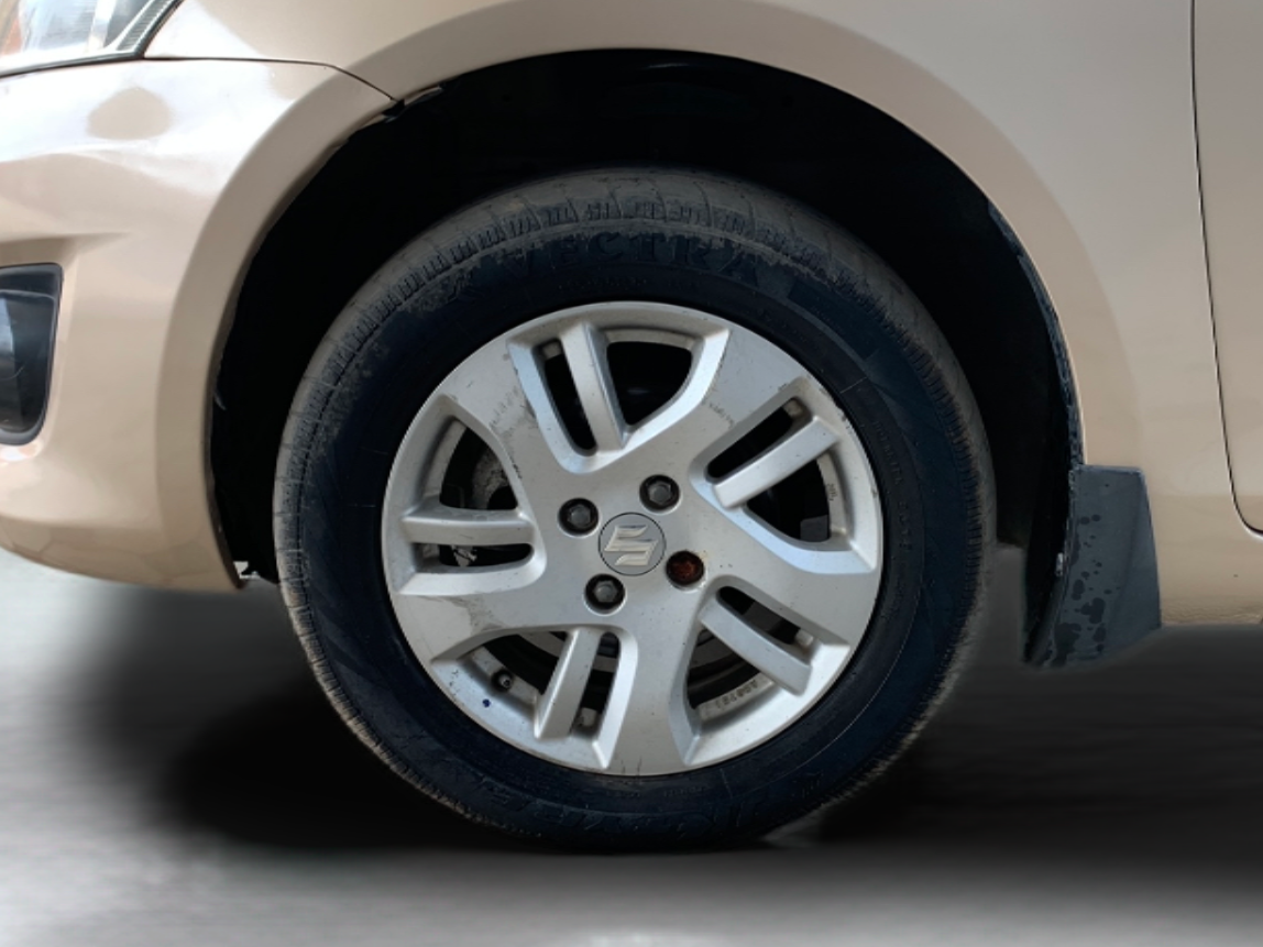 2013 Maruti Swift Dzire ZDI, Diesel, Manual, 1,22,102 km, Left Front Wheel