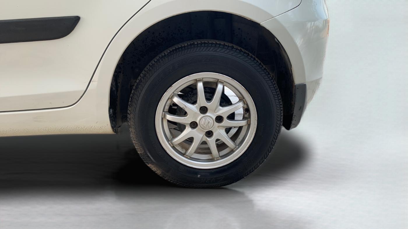 2017 Maruti Swift VDI, Diesel, Manual, 43,561 km, Left Rear Wheel