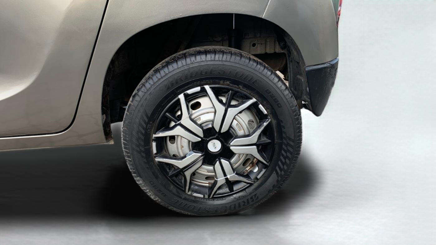 2016 Mahindra Kuv100 K2 D 6 STR, Diesel, Manual, 40,159 km, Left Rear Wheel