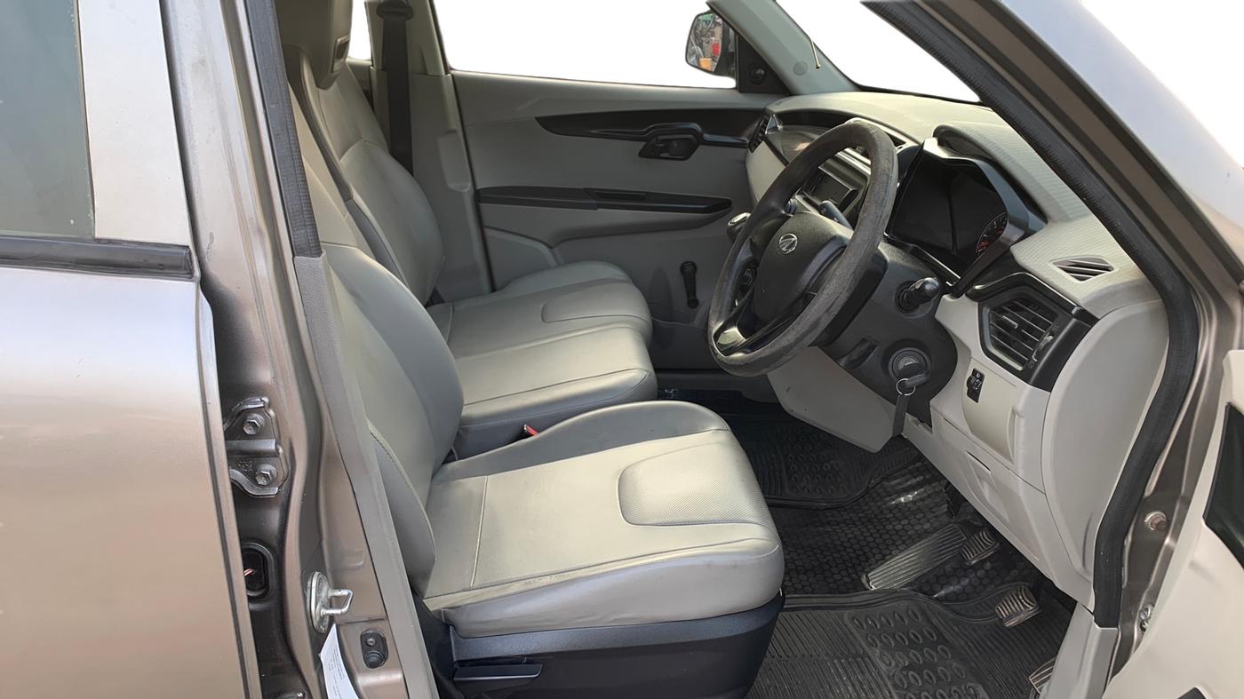 2016 Mahindra Kuv100 K2 D 6 STR, Diesel, Manual, 40,159 km, Right Side Front Door Cabin