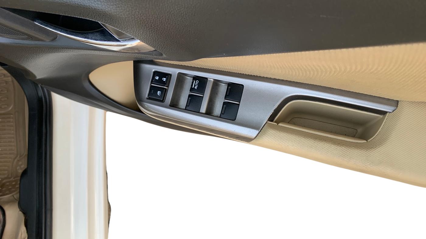 2014 Honda City 1.5L I-DTEC V, Diesel, Manual, 1,00,650 km, Driver Side Door Panel Controls