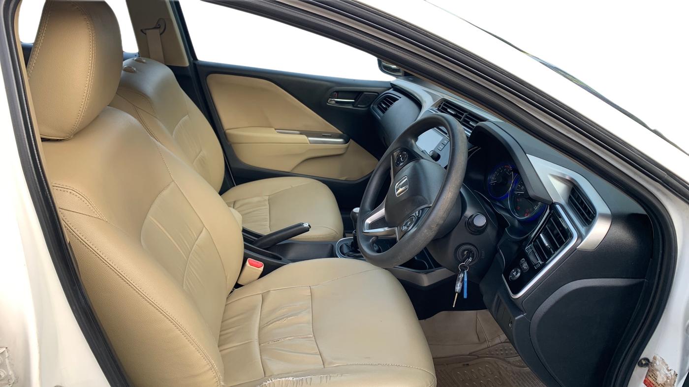 2014 Honda City 1.5L I-DTEC V, Diesel, Manual, 1,00,650 km, Right Side Front Door Cabin
