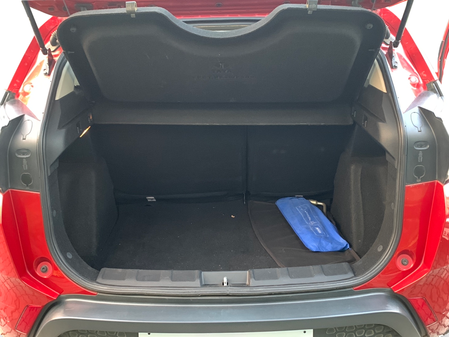 2017 Tata NEXON XZ PLUS DIESEL, Diesel, Manual, 55,082 km, Boot Inside