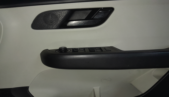 2022 Tata ALTROZ XM PLUS PETROL, Petrol, Manual, 62,420 km, Driver Side Door Panel Controls