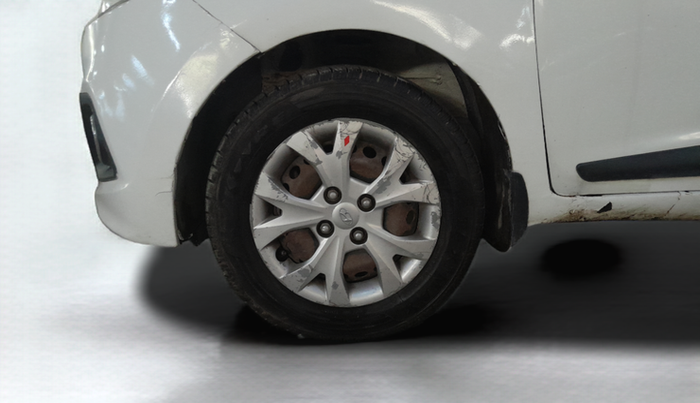 2015 Hyundai Grand i10 SPORTZ 1.1 CRDI, Diesel, Manual, 1,29,130 km, Left Front Wheel