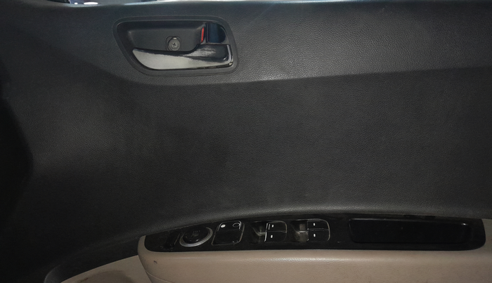 2015 Hyundai Grand i10 SPORTZ 1.1 CRDI, Diesel, Manual, 1,29,130 km, Driver Side Door Panel Controls