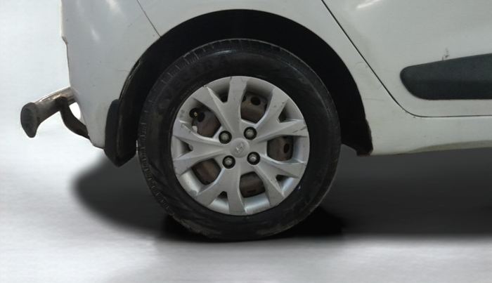 2015 Hyundai Grand i10 SPORTZ 1.1 CRDI, Diesel, Manual, 1,29,130 km, Right Rear Wheel