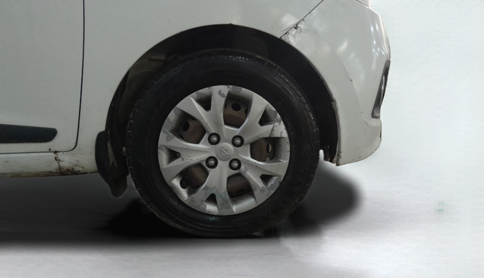 2015 Hyundai Grand i10 SPORTZ 1.1 CRDI, Diesel, Manual, 1,29,130 km, Right Front Wheel