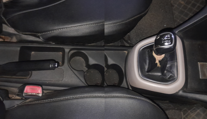 2015 Hyundai Grand i10 SPORTZ 1.1 CRDI, Diesel, Manual, 1,29,130 km, Gear Lever