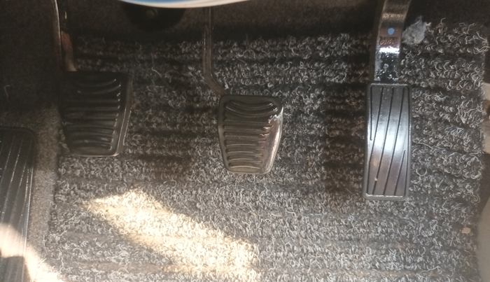 2016 Mahindra Kuv100 K8 D 6 STR, Diesel, Manual, 92,583 km, Pedals