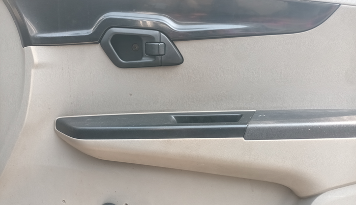 2016 Mahindra Kuv100 K8 D 6 STR, Diesel, Manual, 92,583 km, Driver Side Door Panel Controls